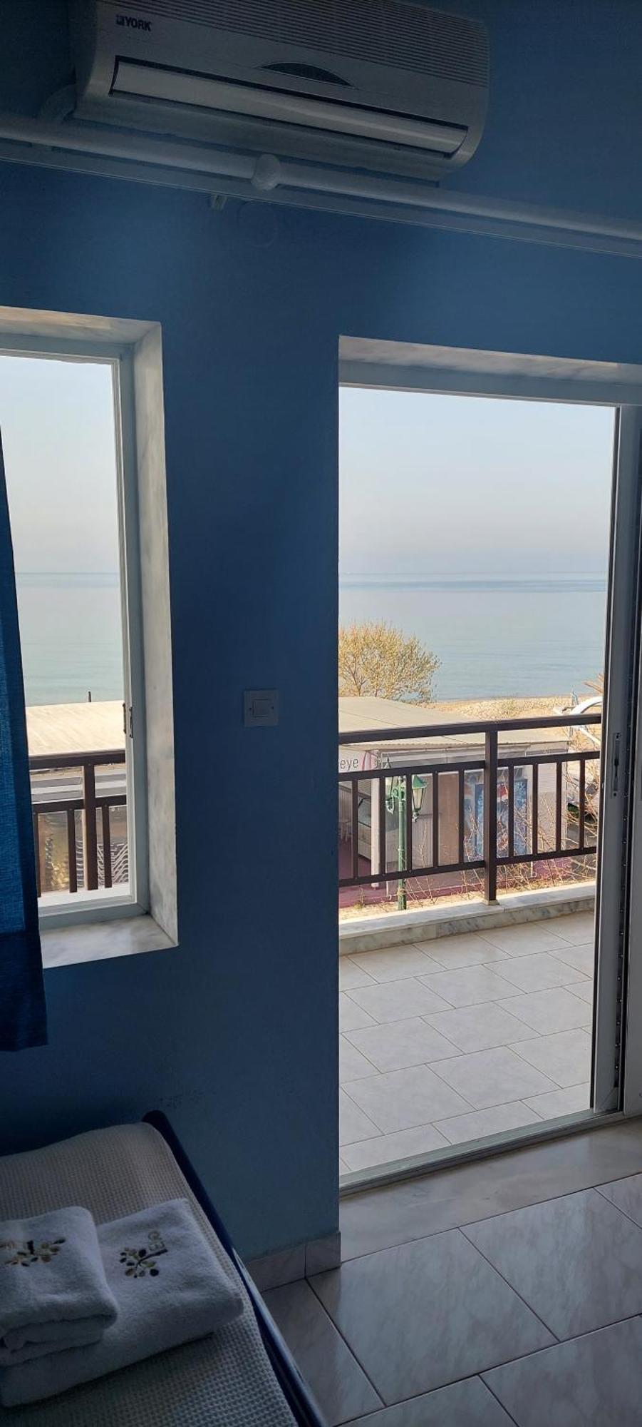 Seaside Studios Paralia Dionysiou Exterior photo