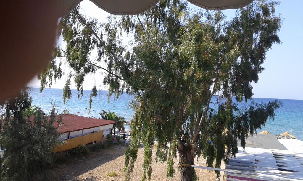Seaside Studios Paralia Dionysiou Exterior photo